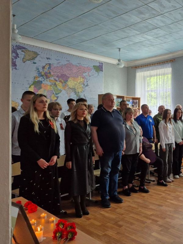 Юрий Будрин: В Кировском районе города Донецка в ГБОУ «Школа № 77 г.о. Донецк» в рамках Всероссийского образовательного проекта, состоялось торжественное открытие «Парты Героя»