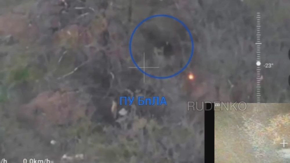 Андрей Руденко: Кадры уничтожения пунктов управления БПЛА ВСУ расчетами ударных FPV-дронов группировки «Восток» на Южно-Донецком направлении.