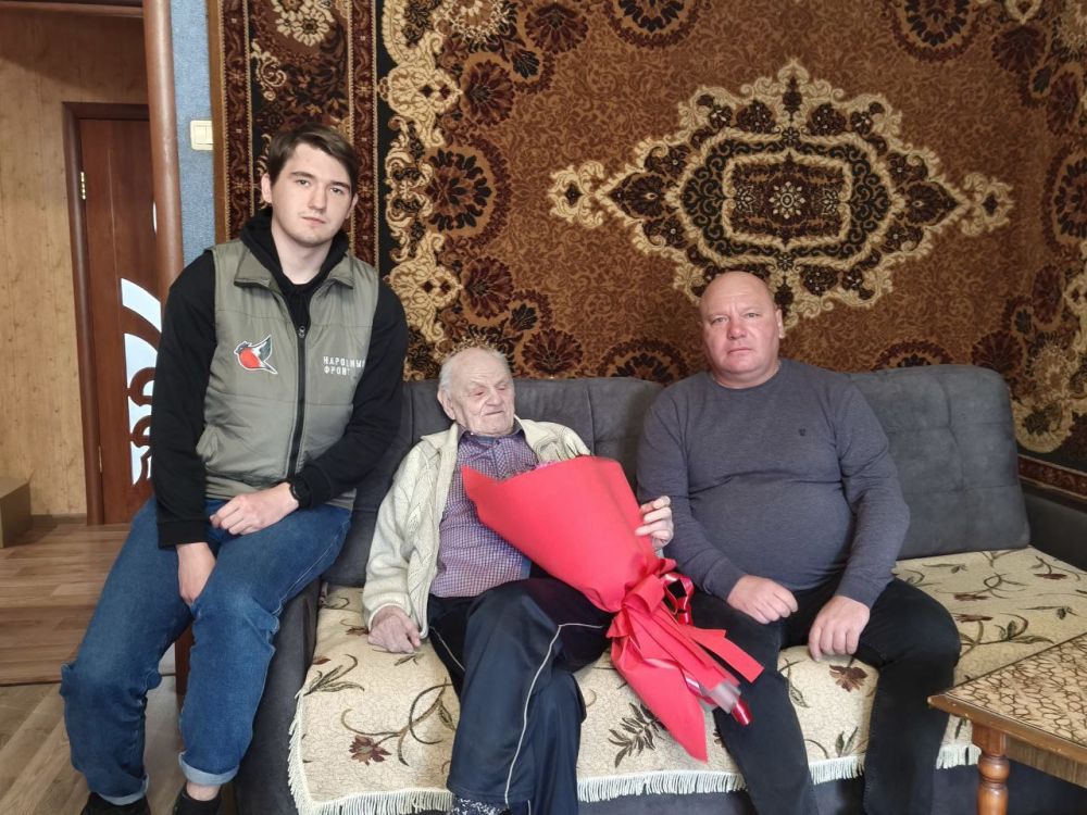 Василий Ткачук: С днем рождения!. Сегодня, 18 мая, отмечает свой 99-й день рождения Геннадий Александрович Пяткин — ветеран Великой Отечественной Войны и житель Калининского района г.Донецка. Дорогого ветерана поздравил...