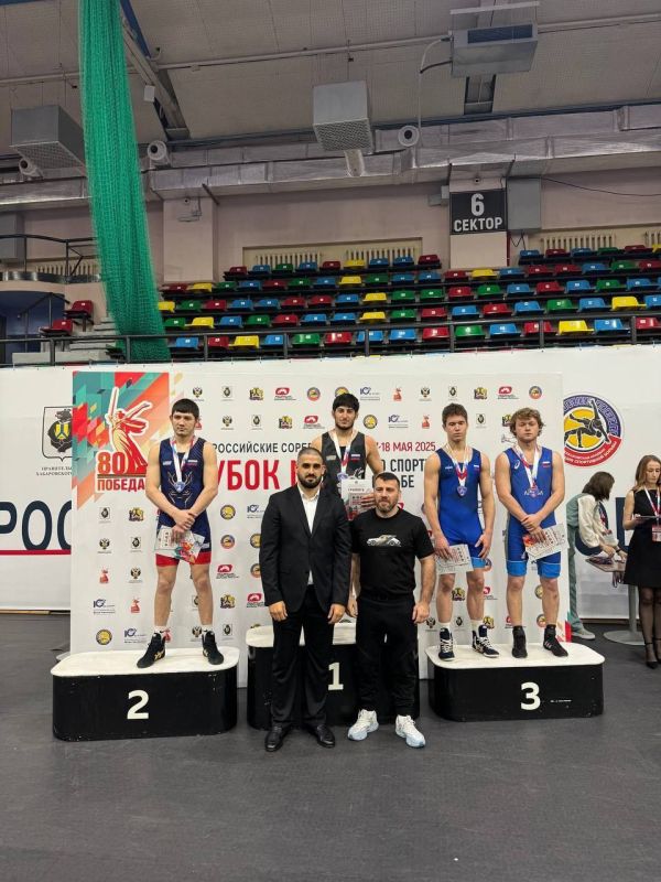 Юрий Мартынов: С 17 по 18 мая в Хабаровске прошли Всероссийские соревнования по греко-римской борьбе среди юниоров до 21 года, в которых приняли участие около 300 спортсменов из 30 регионов России.