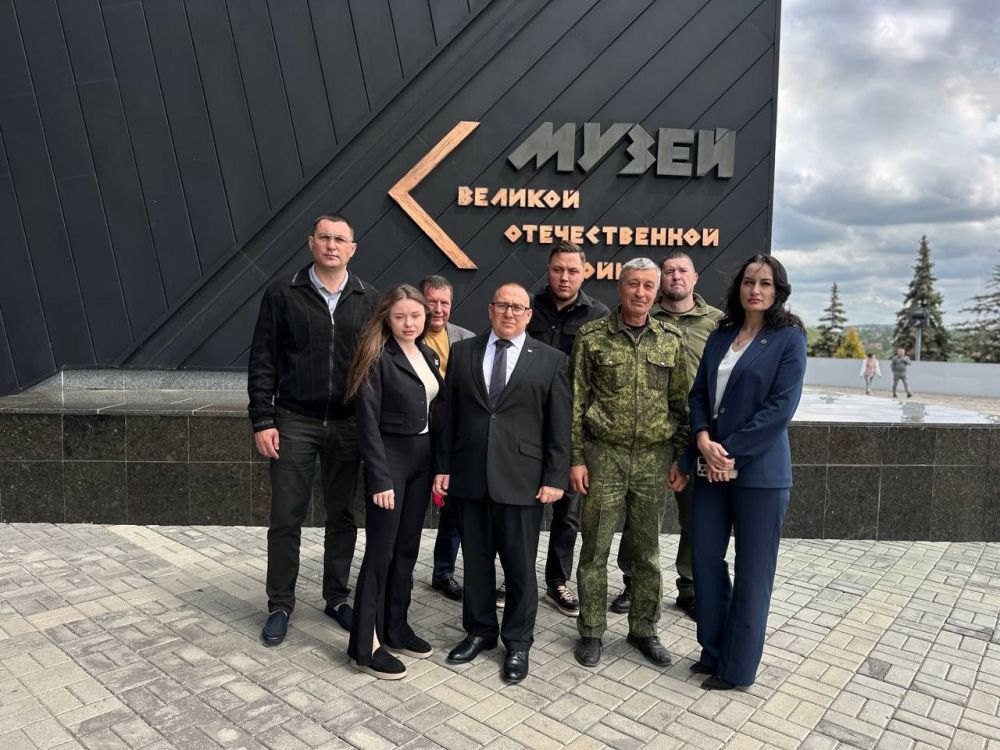 Андрей Крамар поздравил сотрудников Донецкого краеведческого музея