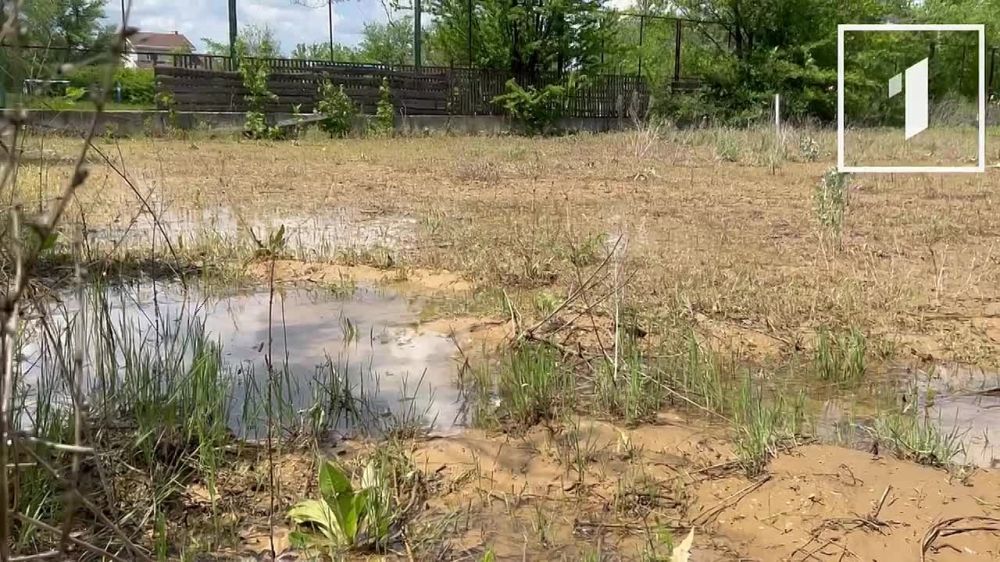 Заброшенный теннисный корт в Кировском районе Донецке затапливает водой!