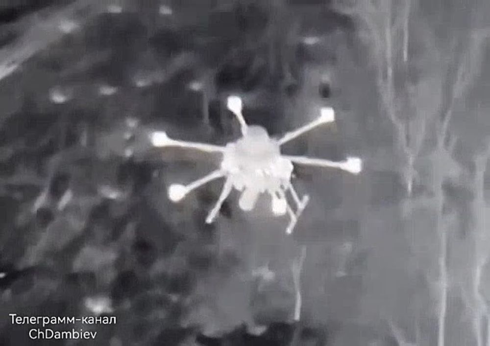 Чингис Дамбиев: Операторы БпЛА штурмового отряда танкового соединения группировки "Восток" ВС РФ из Бурятии, которым мы помогаем, сбили еще один украинский дрон-бомбардировщик типа "Баба Яга" на Южно-Донецком направлении