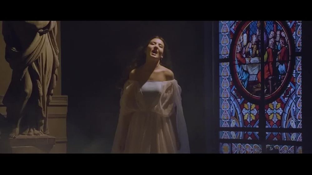 Учащаяся донецкой школы искусств №6 Диана Дереклеева (преп