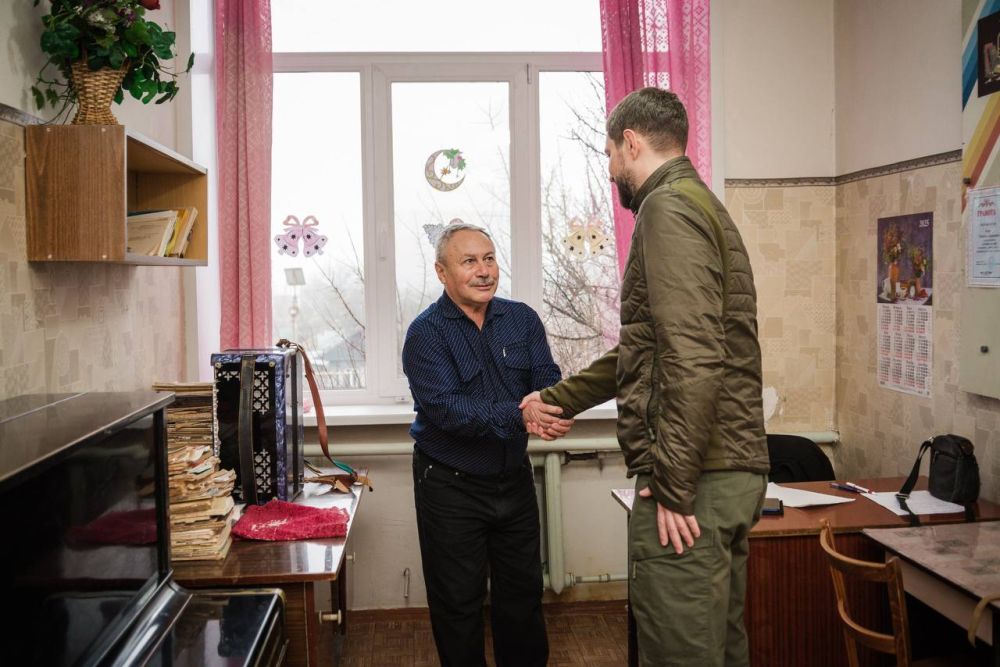 Александр Волошин: #гуманитарнаяпомощь. В феврале этого года во время рабочей поездки в Донецкую Народную Республику посетил Новосветскую детскую музыкальную школу – настоящий центр эстетического воспитания подрастающего...