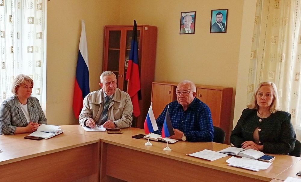 Наталья Бегуненко: Сегодня, 21 мая, руководитель Управы Петровского внутригородского района Администрации городского округа Донецк Бегуненко Наталья провела еженедельное аппаратное совещание