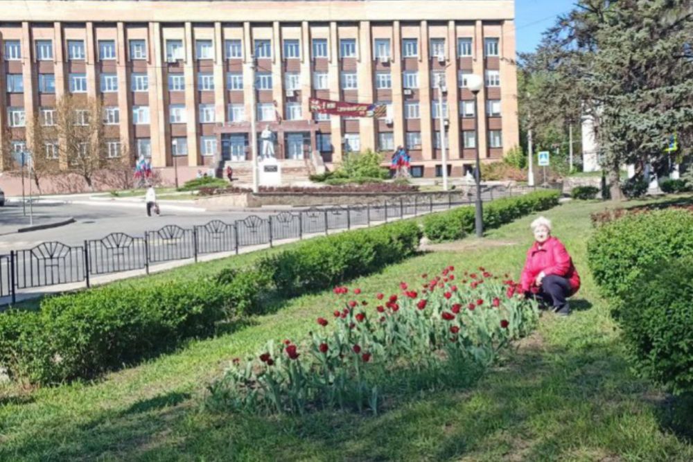 Донецк - город миллионов тюльпанов - наши участники проектов Единой России "Женское Движение" и "Старшее поколение" воплотили в жизнь