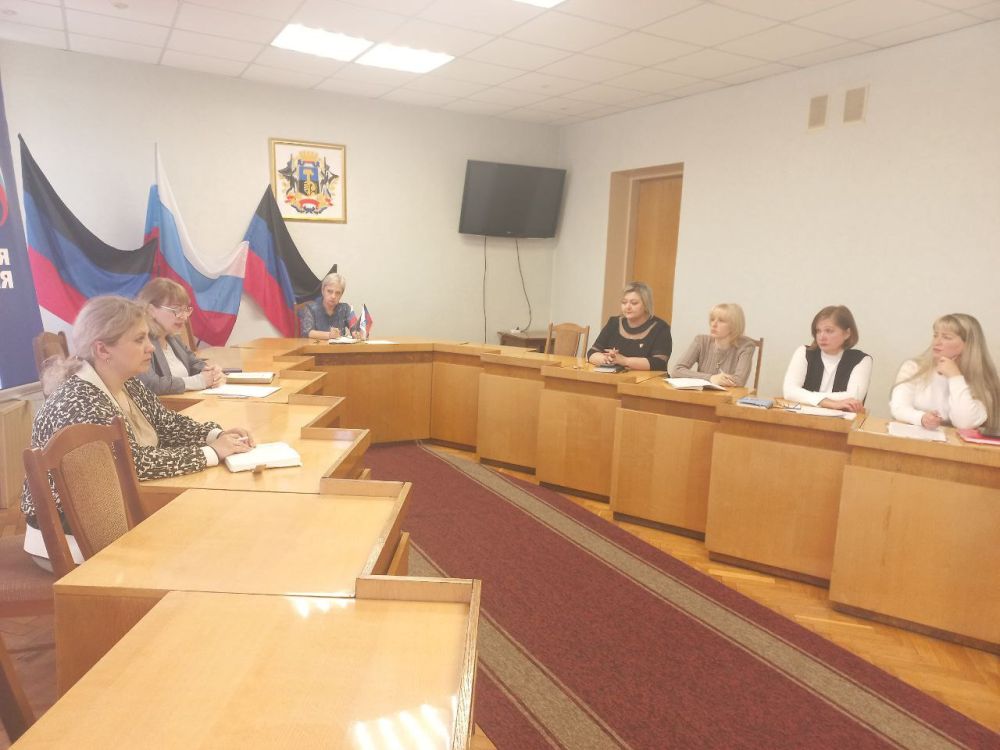 Елена Рязанцева: В Пролетарском внутригородском районе городского округа Донецк в рамках проекта «Женское Движение» Всероссийской политической партии «Единая Россия» состоялся круглый стол с представителями всех социальных...