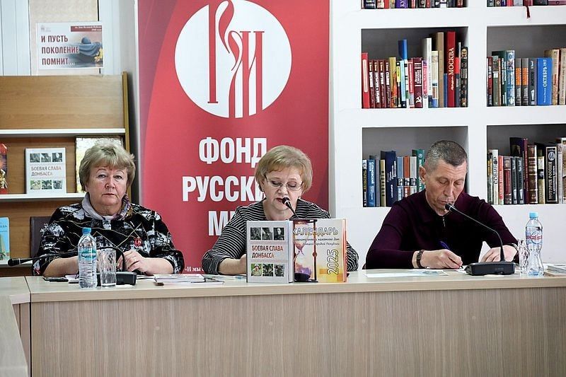 В Донецкой республиканской универсальной научной библиотеке им. Крупской состоялись Краеведческие чтения «Нам не дано забыть подвиг земляков», посвящённые 80-й годовщине Великой Победы и призванные противодействовать...