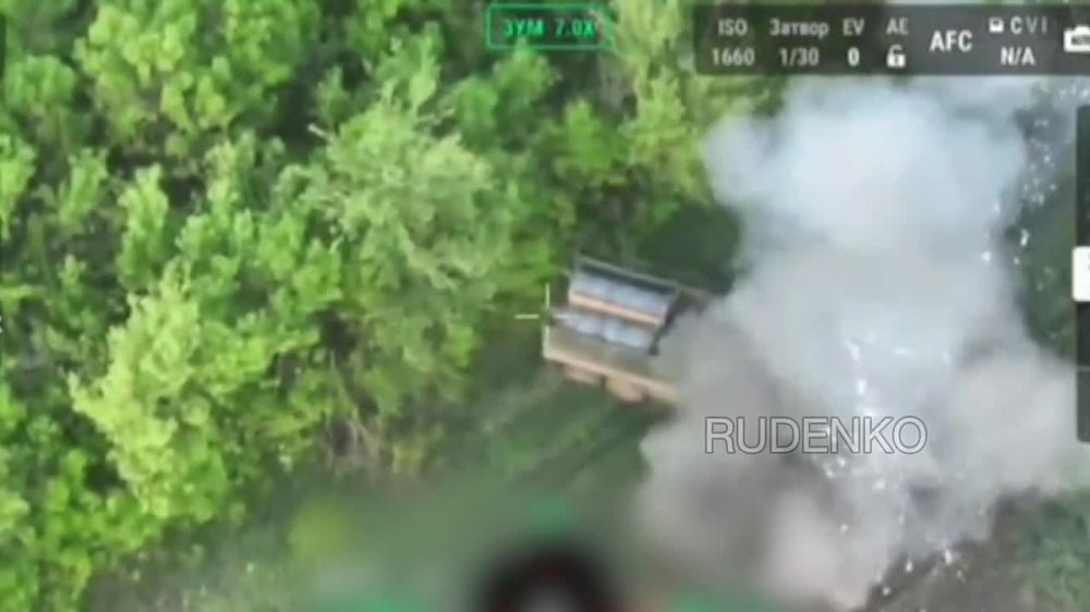 Андрей Руденко: Операторы FPV-дронов группировки «Восток» уничтожили грузовик ВСУ с инженерным оборудованием на Южно-Донецком направлении