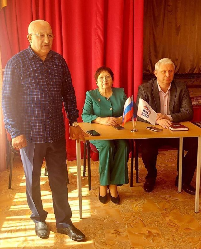 Наталья Бегуненко: В четверг, 22 мая, заместитель руководителя Управы Петровского внутригородского района Администрации городского округа Донецк Плахутин Юрий провел встречу с трудовым коллективом «Донецкой специальной...