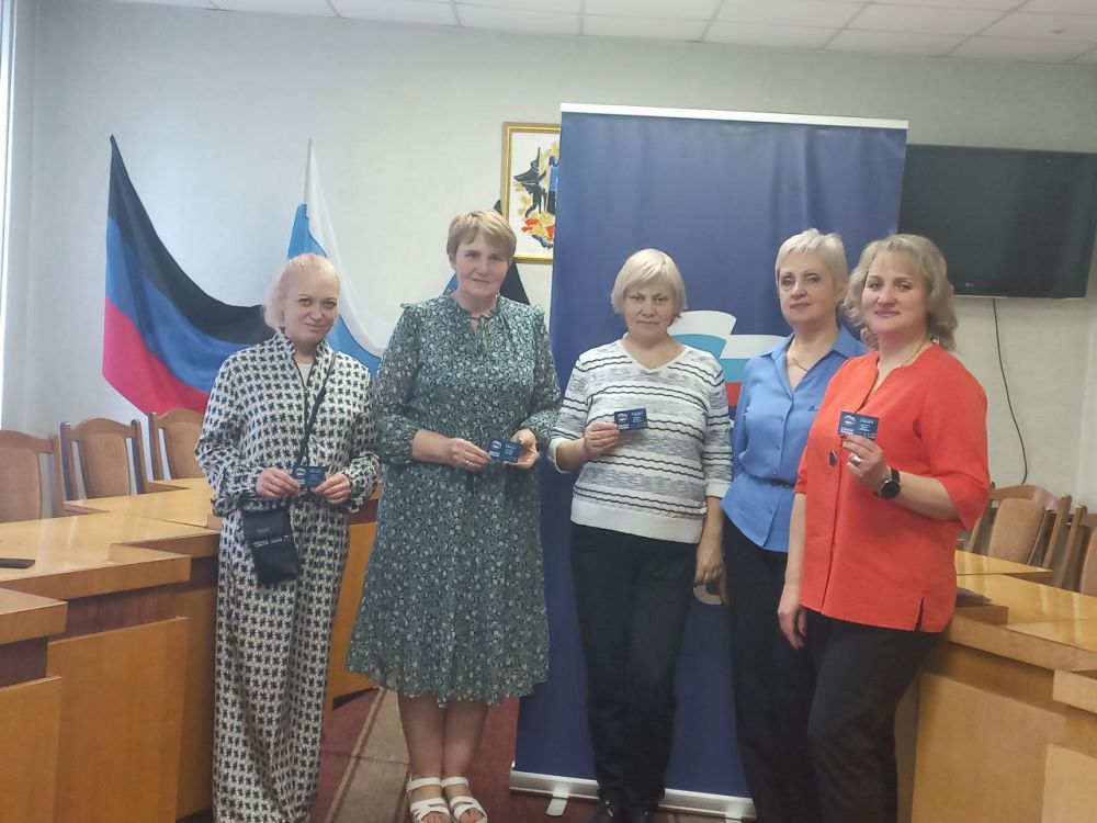 Елена Рязанцева: В Пролетарском районе состоялось вручение партийных билетов Всероссийской политической партии «Единая Россия»