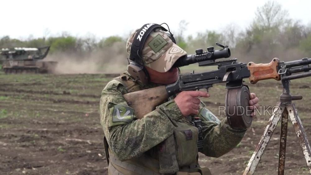 Андрей Руденко: Расчёт ЗРК «Бук-М2» группировки «Восток» на Южно-Донецком направлении перехватил и уничтожил реактивные снаряды РСЗО «HIMARS»