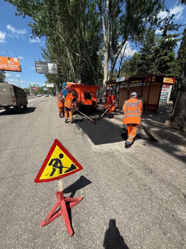 Валентин Левченко: Работниками МУП АГД "ДРСУ" выполнен текущий ремонт дорожного покрытия по улице Артема в Киевском районе