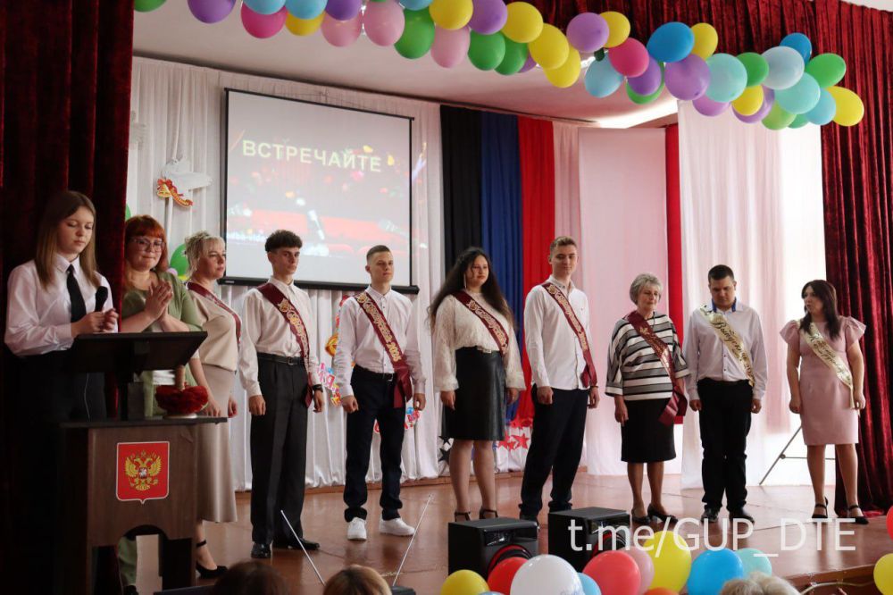 СЕРГЕЙ ПОЛХОВ ПОЗДРАВИЛ С ПРАЗДНИКОМ ПОСЛЕДНЕГО ЗВОНКА ВЫПУСКНИКОВ ПОДШЕФНОЙ ДОНЕЦКОЙ СПЕЦИАЛЬНОЙ ШКОЛЫ-ИНТЕРНАТА №19