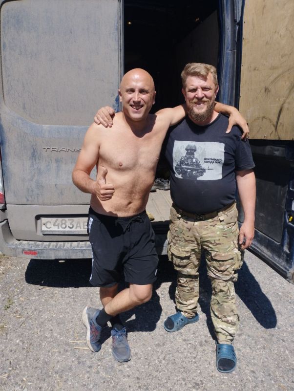 Грэм Филлипс: Гуманитарный пост!! Ещё одна замечательная гуманитарная поездка на Донбассе от моего дорогого друга Егор