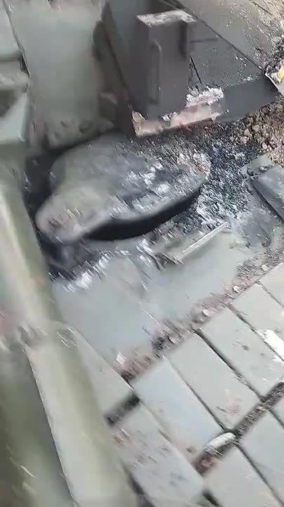 Чингис Дамбиев: Южно-Донецкое направление. Подбитый русским fpv~ дроном украинский танк Т-64БВ