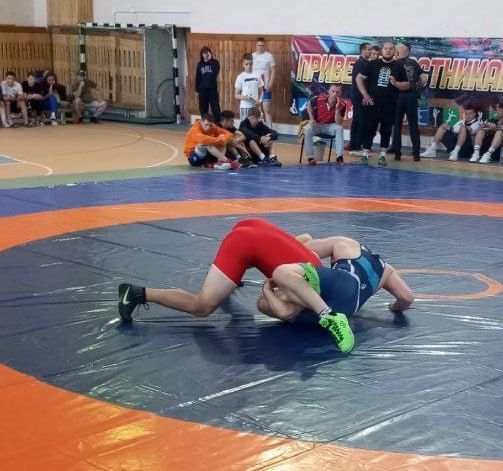 25 мая в Донецке прошли Республиканские соревнования по спортивной борьбе (в дисциплине вольная борьба) среди юниоров и юниорок до 21 года