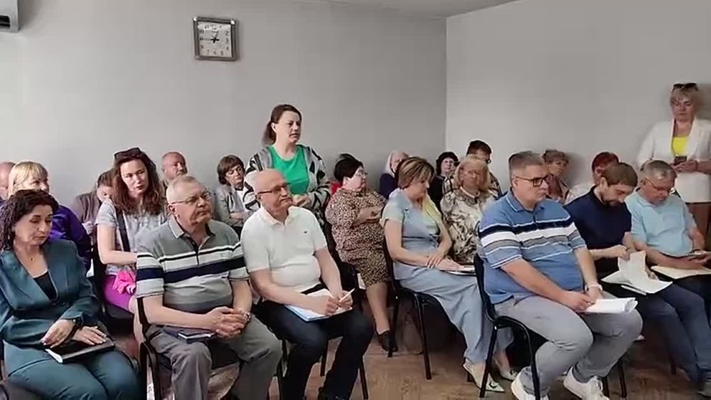 Андрей Чертков: Ремонт дорог внутри дворов, восстановление остекления в подъездах многоквартирных домов, возобновление маршрутов общественного транспорта, обновление кровли в детском саду, реконструкция парка