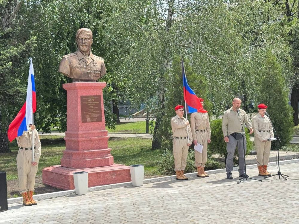 WarGonzo: Артём Жога открыл памятник своему сыну «Вохе» в Ясиноватой