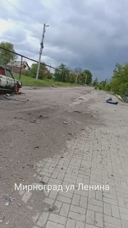 Чингис Дамбиев: Уничтоженный русским fpv-дроном пикап боевиков киевского режима в н.п. Мирноград Донецкой Народной Республики