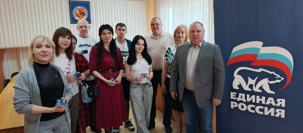 Юрий Будрин: Сегодня, 27 мая 2025 года состоялось торжественное вручение Партийных билетов партии Единая Россия