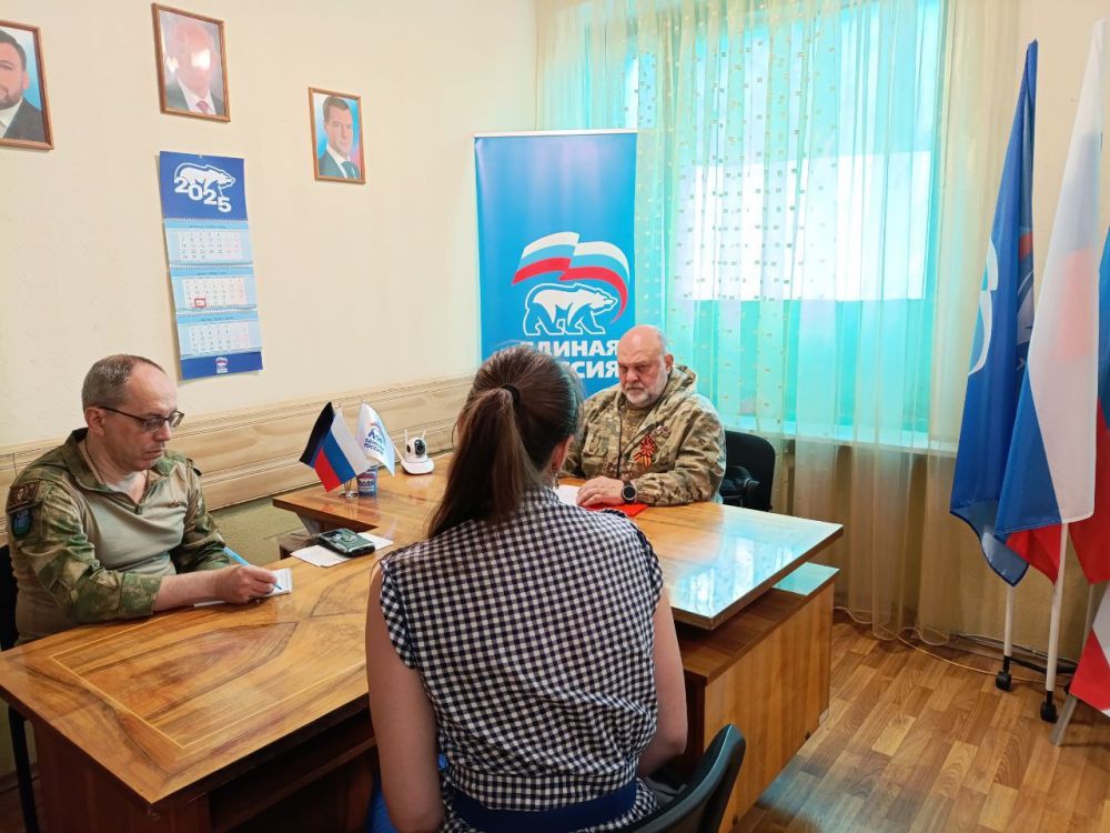 Валентин Левченко: Сегодня, в общественной приемной партии "Единая Россия" Киевского района г.Донецка, депутат Народного Совета ДНР Юрий Сивоконенко провел прием граждан