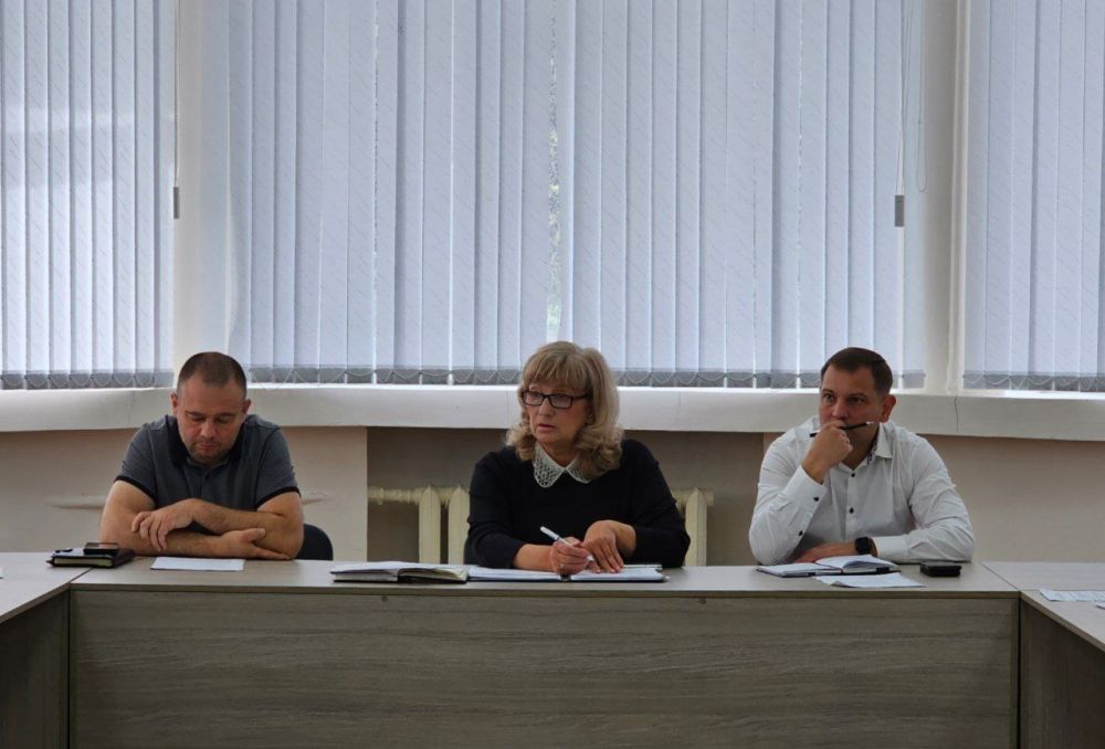 Татьяна Копылова: Сегодня, 28 мая, на аппаратном совещании Управы Ворошиловского внутригородского района Администрации городского округа Донецк обсуждались вопросы жизнедеятельности района, а именно: