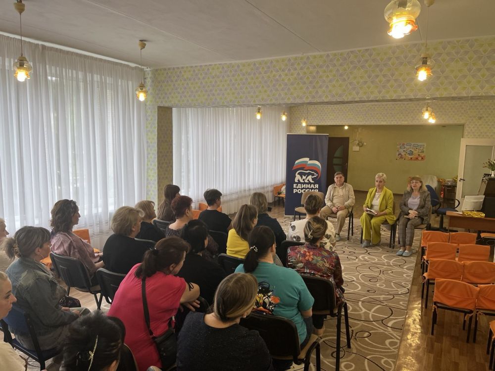 Елена Рязанцева: В Пролетарском районе состоялась встреча исполняющего обязанности руководителя Управы Пролетарского внутригородского района Администрации городского округа Донецк Светланы Вирич с трудовым коллективом...