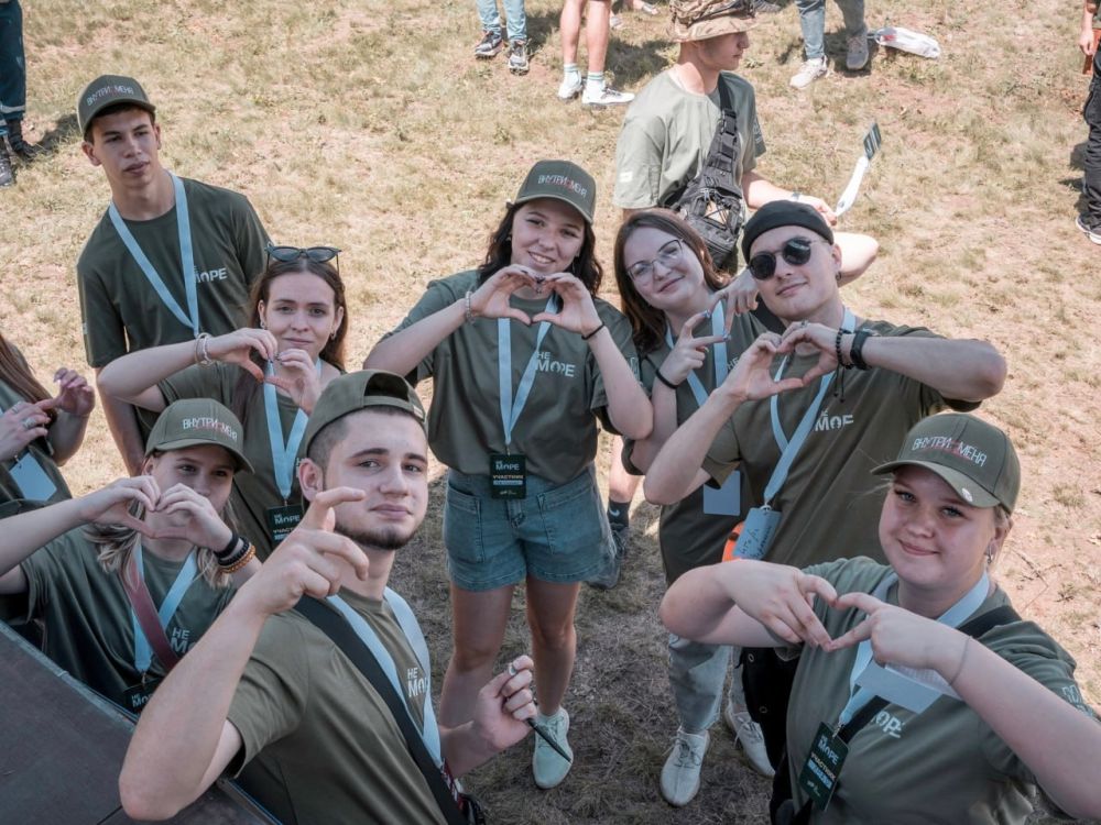 С акцентом на патриотизм: на два молодежных проекта из ДНР выделили 4 млн рублей