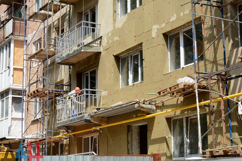 В наиболее пострадавших районах Донецка восстановят почти 2500 объектов