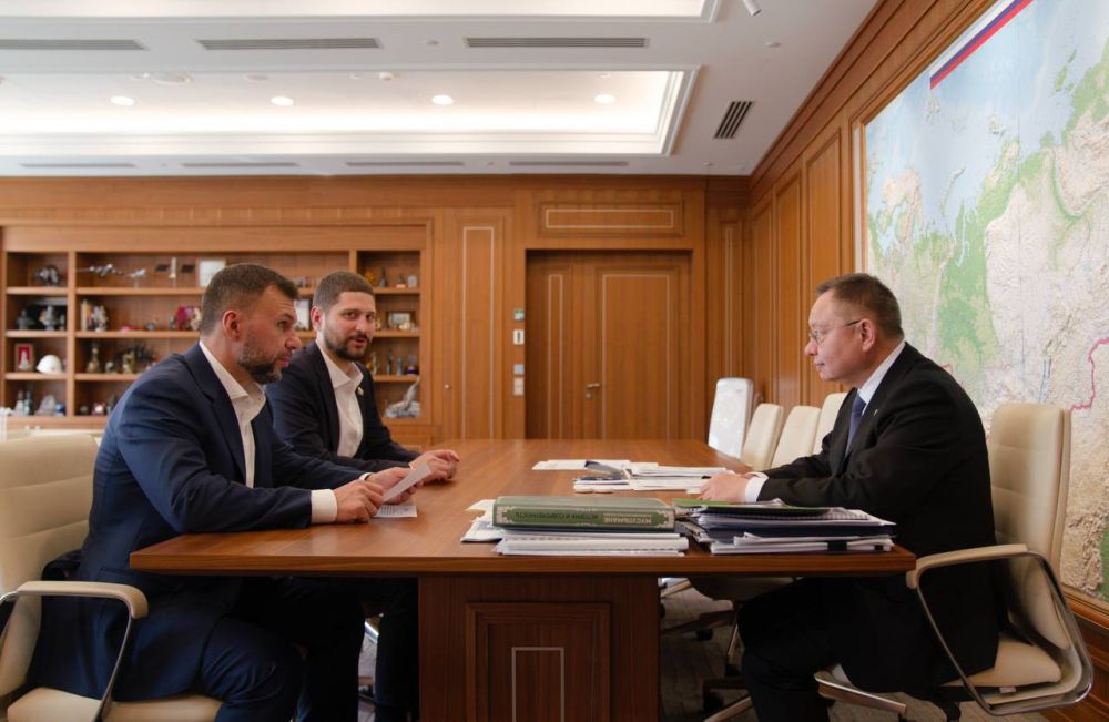 Министр строительства и ЖКХ РФ Ирек Файзуллин провел рабочую встречу с Главой Донецкой Народной Республики Денисом Пушилиным