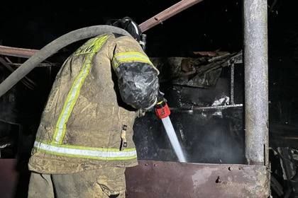 В Петровском районе Донецка после атаки БПЛА ВСУ загорелся частный дом