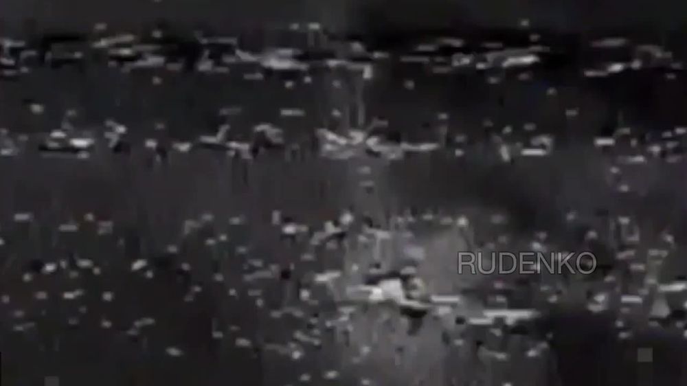 Андрей Руденко: Операторы FPV-дронов группировки «Восток» уничтожили бронеавтомобили ВСУ на Южно-Донецком направлении