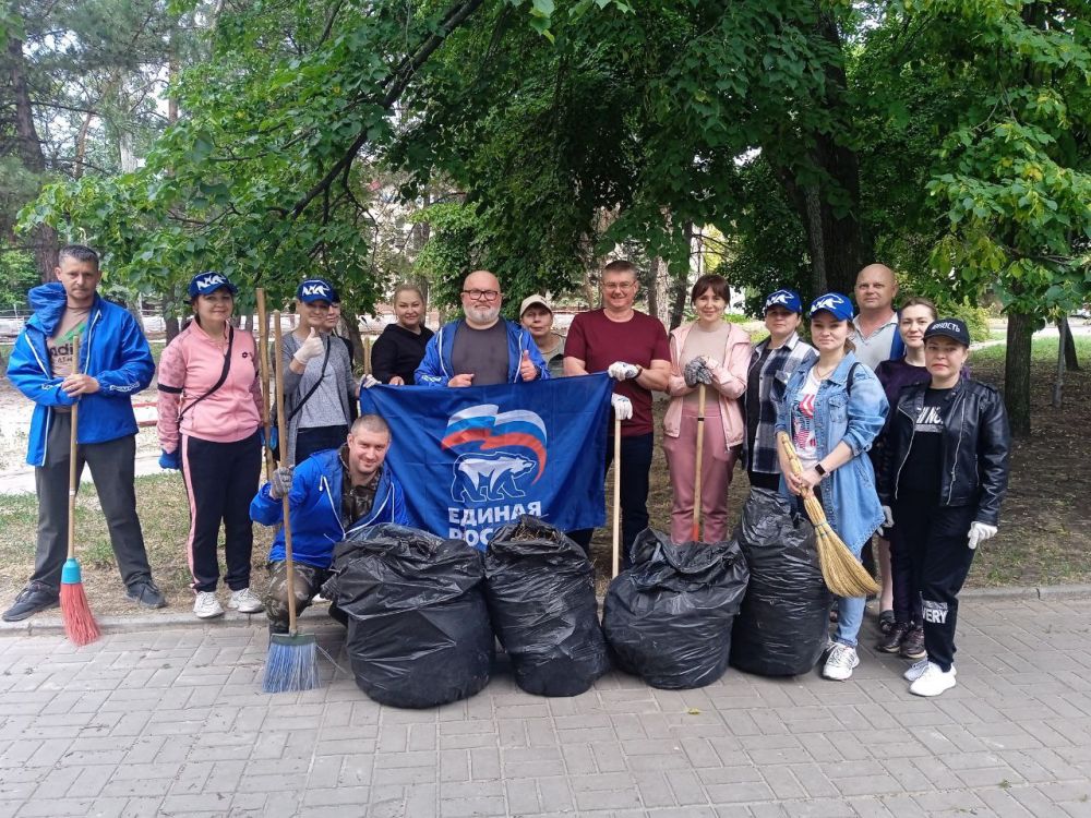 Василий Ткачук: Сделаем мир чище!. Сегодня, 31 мая, в рамках проекта «Городская среда» партии «Единая Россия» и проведения общегородского субботника по благоустройству и наведению санитарного порядка, сотрудники Управы...