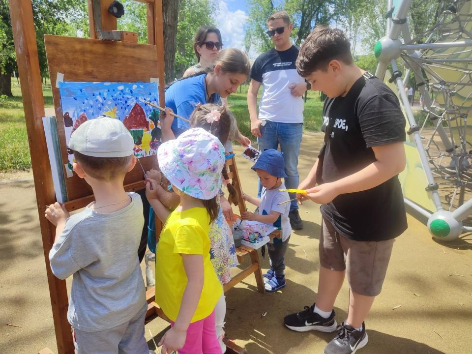 Елена Рязанцева: Краски солнечного детства. Детство должно быть в каждом уголке нашего Мира, как и его радость, любовь, детский смех, счастье и свобода! Сегодня, 1 июня, в Международный день защиты детей в Парке имени...