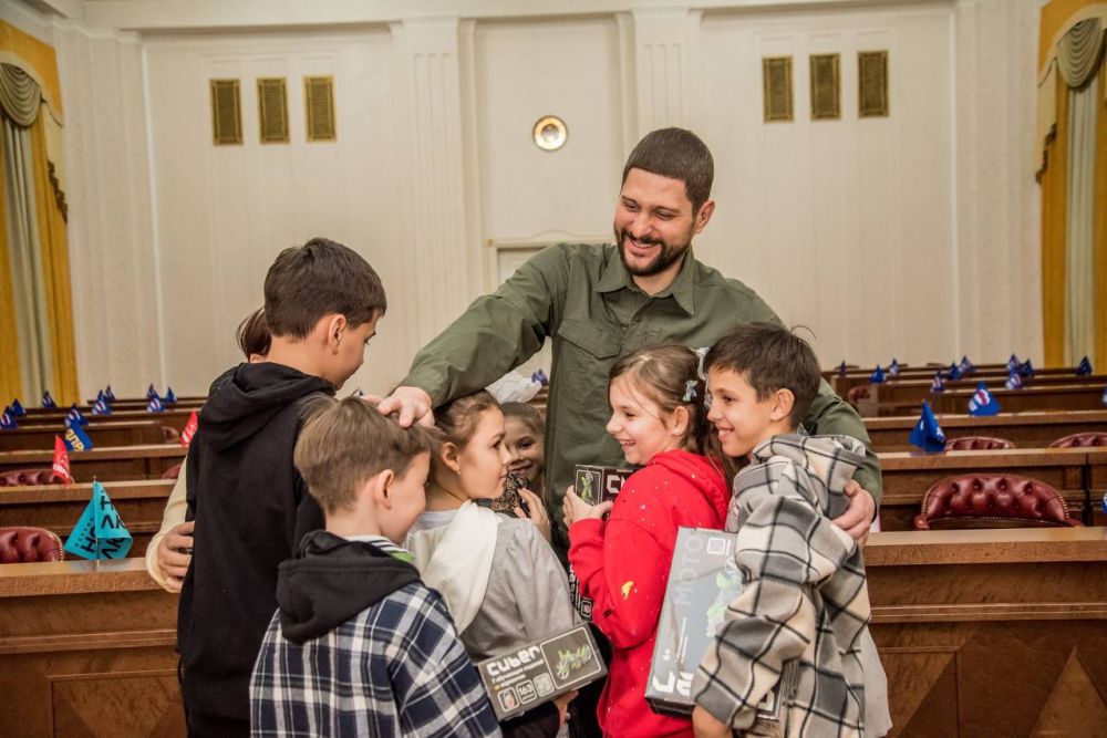 Александр Волошин: От всей души поздравляю каждого ребёнка Донецкой Народной Республики и всей нашей страны с Днём защиты детей!
