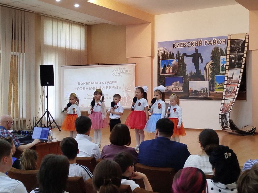 Валентин Левченко: Отчётный концерт воспитанников Центра детского и юношеского творчества нашего района собрал полный зал восторженных зрителей и подарил возможность взрослым окунуться в радостное детство и на полном ходу ...