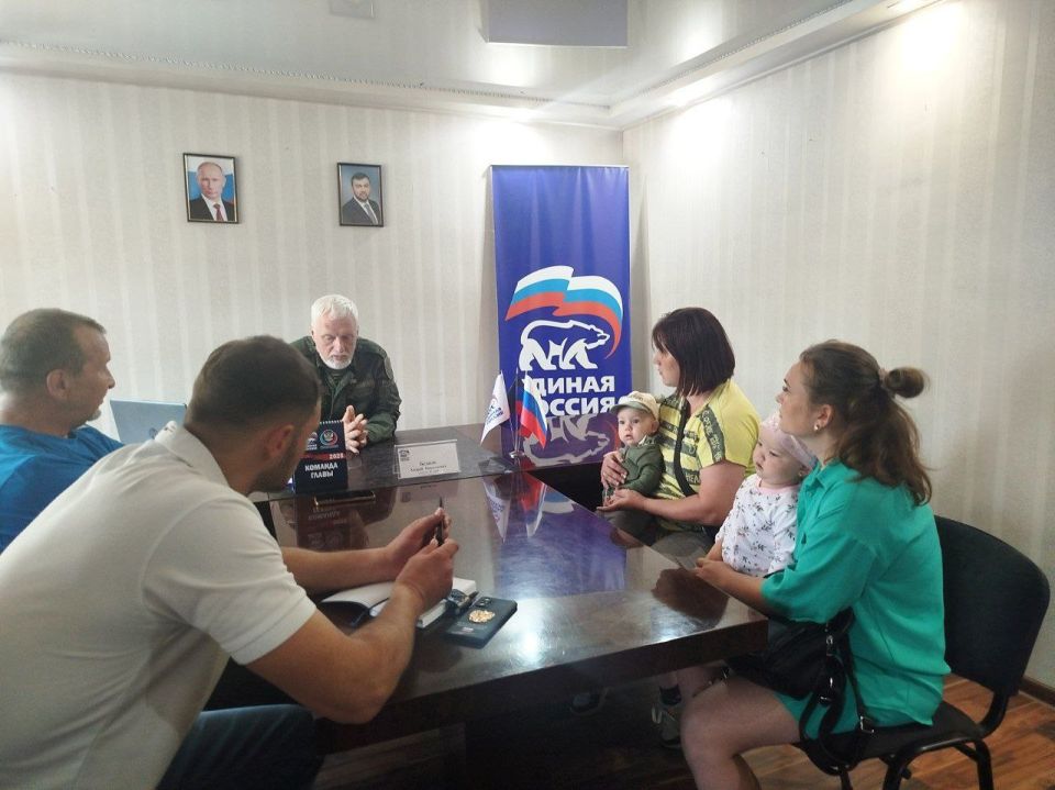 Андрей Бедило: Сегодня, 2 июня 2025 года, провел прием граждан на округе в м.о.Торез. Вопросы пенсионного обеспечения медицинских работников, взаимодействия с освобожденными территориями, устройство дворов многоквартирных...