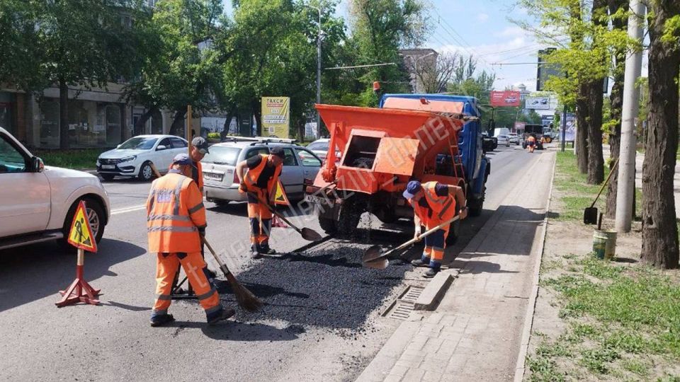 Андрей Чертков: В первый летний месяц в Донецке дорожная техника появится на улицах Абрикосовая, Шведова, Челюскинцев, Одинцова, Куйбышева и Углегорская