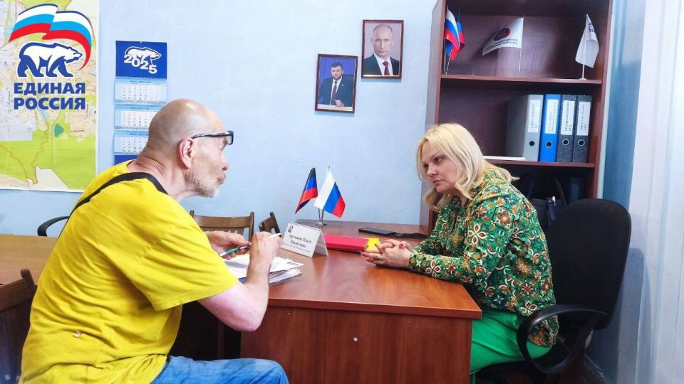 Михаил Меренков: Сегодня, 2 июня, в общественной приемной Партии «Единая Россия» Буденновского района состоялся прием граждан, который провела депутат Народного Совета Донецкой Народной Республики Ольга Арутинова