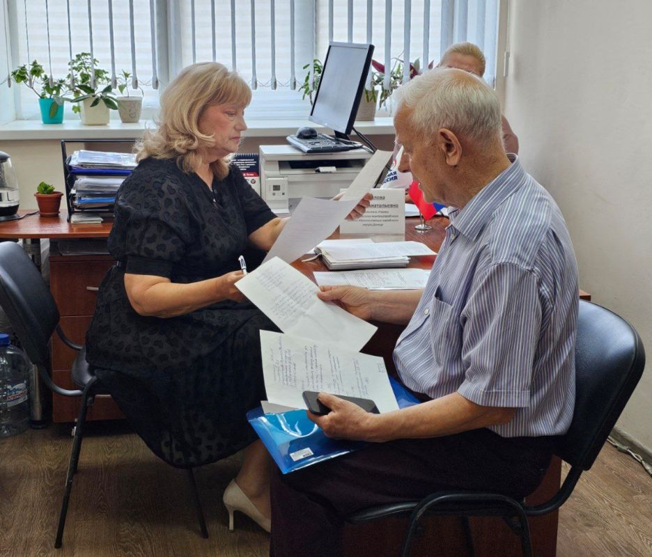 Сегодня, 3 июня, в общественной приёмной Партии «Единая Россия» Ворошиловского района города Донецка личный приём провела руководитель Управы Ворошиловского внутригородского района Администрации городского округа Донецк...