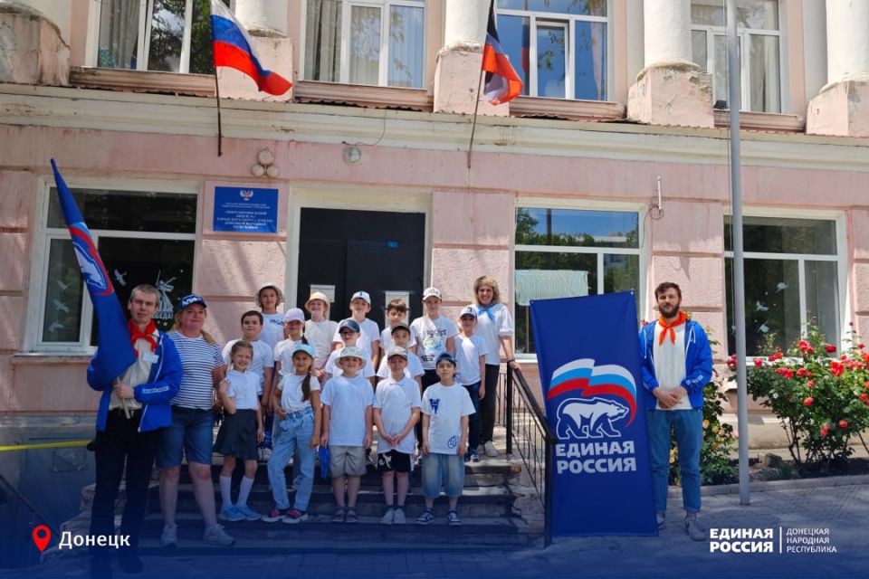 Ели – в память о малышах, чью жизнь унесла война