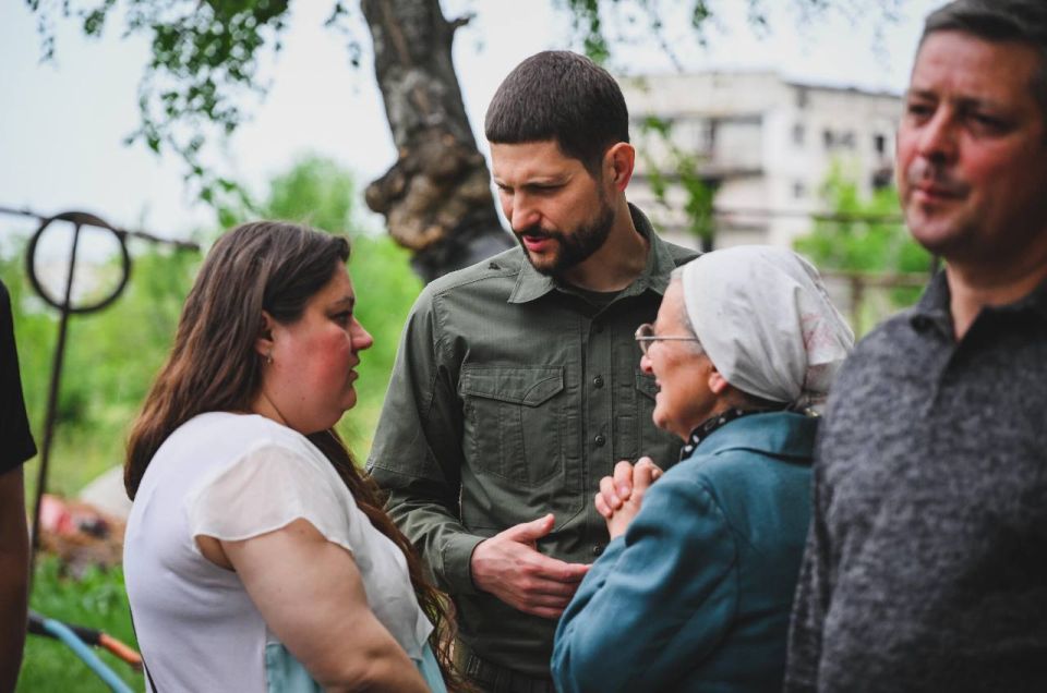 Александр Волошин: #гуманитарнаяпомощь. В ходе недавнего визита в Донецкую Народную Республику вместе с администрацией Донецкого городского округа провели встречу с жителями Красногоровки Общение с гражданами – важная часть...