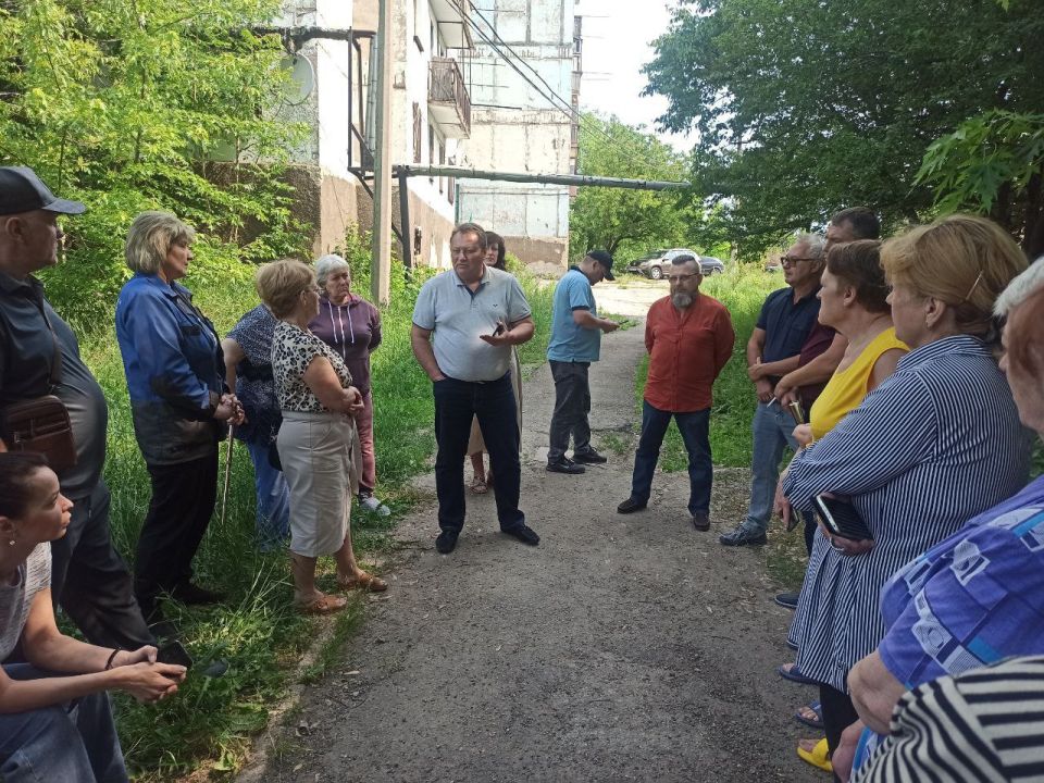 Валентин Левченко: Провел встречу с жителями многоэтажных домов №15 и №17 по ул. Новороссийской