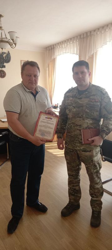 Валентин Левченко: Выразил благодарность разведывательному батальону 9-ой отдельной гвардейской мотострелковой Мариупольско-Хингальской ордена Республики бригады, за активное участие в жизни Киевского района и весомый вклад...