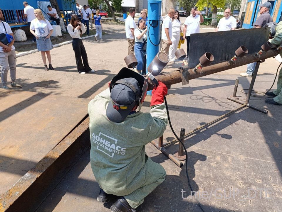 ЛУЧШИХ ПО ПРОФЕССИИ СРЕДИ СПЕЦИАЛИСТОВ ОСНОВНЫХ РАБОЧИХ ПРОФЕССИЙ «ДОНБАССТЕПЛОЭНЕРГО» ОПРЕДЕЛИЛИ В ХОДЕ СМОТРА-КОНКУРСА ПРОФМАСТЕРСТВА В МАРИУПОЛЕ