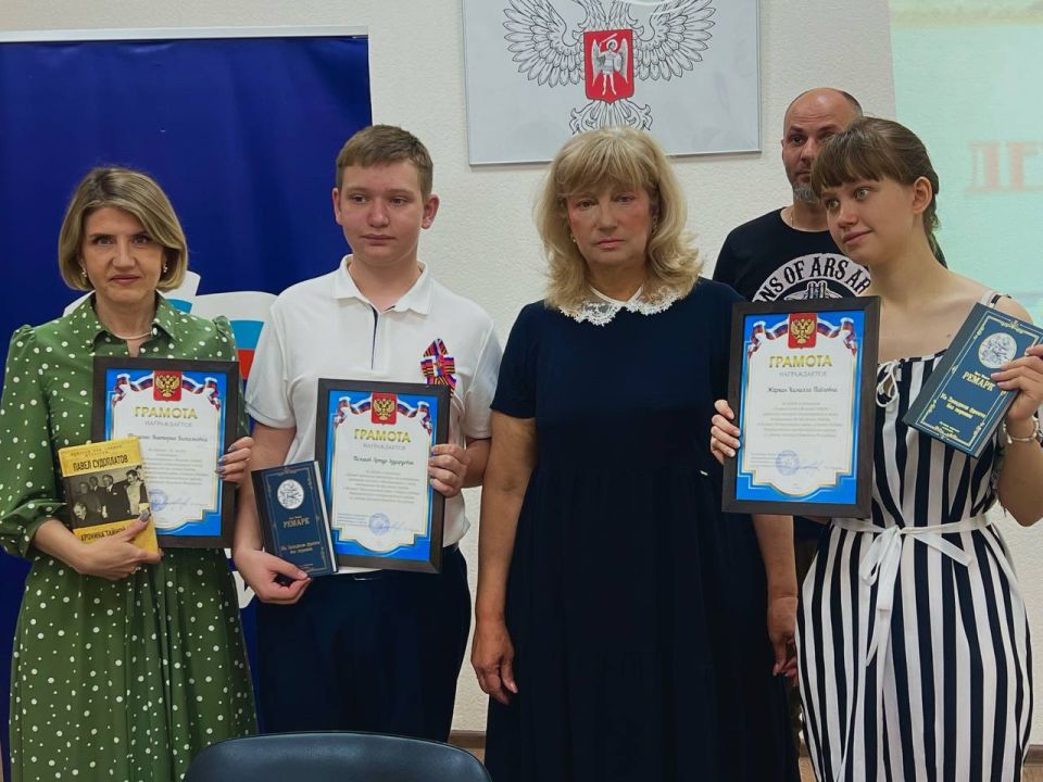 Сегодня в Управе Ворошиловского внутригородского района прошло торжественное награждение победителей районного конкурса стихотворений и песен, посвящённых 80-летию Победы в Великой Отечественной войне «Строки Победы»