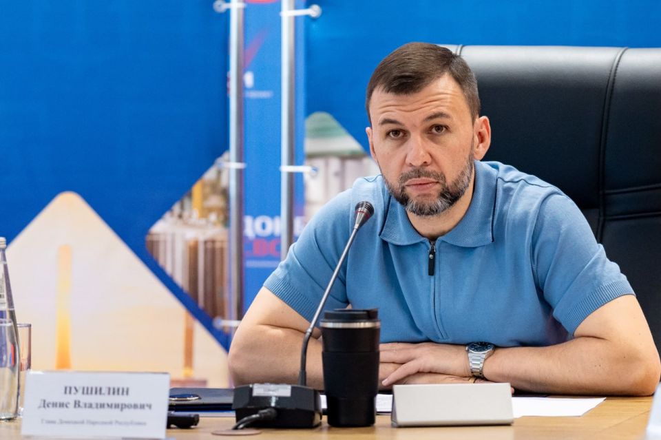 Андрей Крамар: Накануне вместе с помощником Ольгой Валерьевной Шелегедой принял участие в работе Конфедерации промышленников и предпринимателей Донбасса, которую возглавил мой коллега – руководитель комитета Народного Совета...