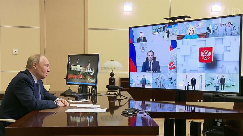 Владимир Путин по видеосвязи открывает новые клиники в разных российских регионах